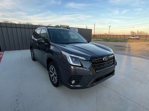 Used 2022 Subaru Forester Premium image 24