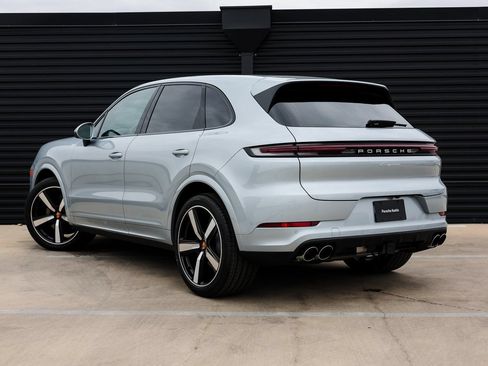 Certified 2026 Porsche Cayenne AWD/4WD image 3
