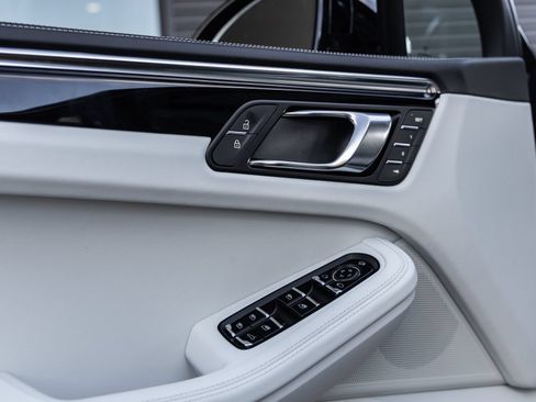 Certified 2026 Porsche Macan S AWD/4WD image 19