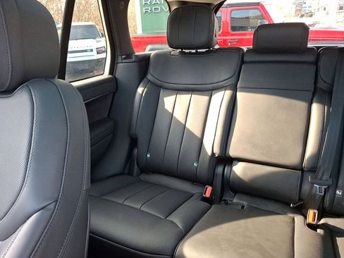 Used 2024 Land Rover Range Rover SE image 12