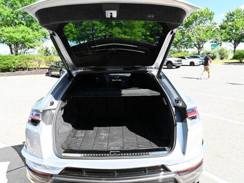 Used 2024 Lamborghini Urus Performante AWD/4WD image 44
