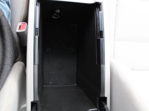 Used 2016 Toyota Camry LE image 28