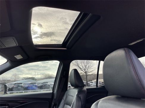 Used 2018 Honda Ridgeline Black Edition image 24