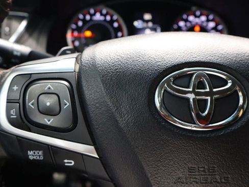 Used 2017 Toyota Camry SE image 22
