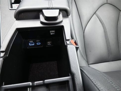 Used 2021 Toyota Avalon XLE w/ Carpet Mat Package (TMS) image 9