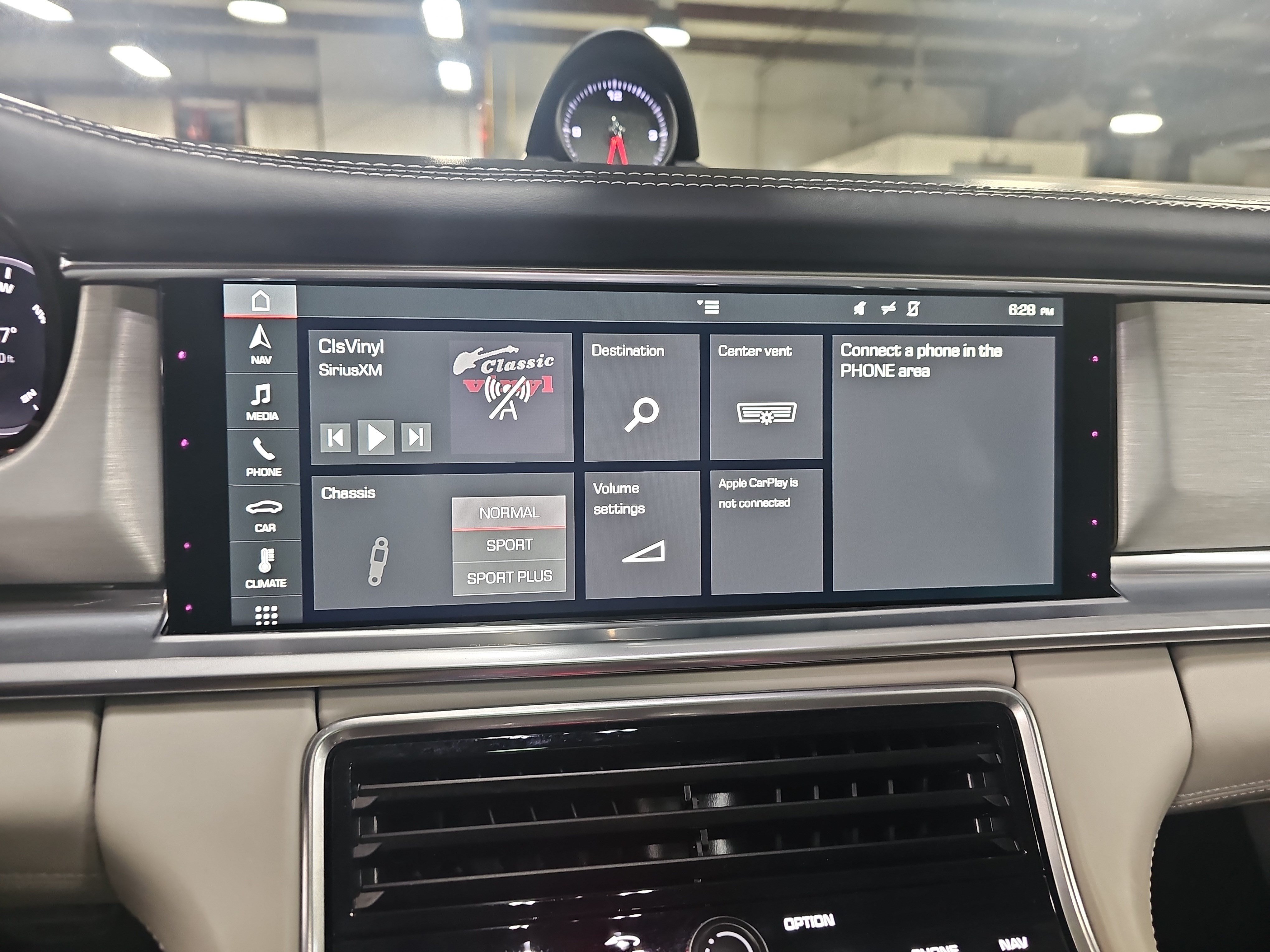 Used 2018 Porsche Panamera 4 AWD/4WD image 22