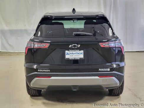 New 2026 Chevrolet Equinox LT w/ Safety and Technology Package image 3