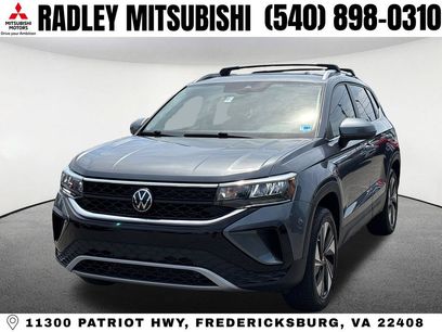 Used 2024 Volkswagen Taos SE w/ Panoramic Sunroof Package