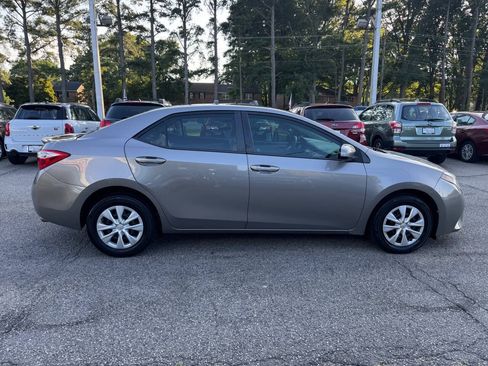 Used 2016 Toyota Corolla LE FWD image 18