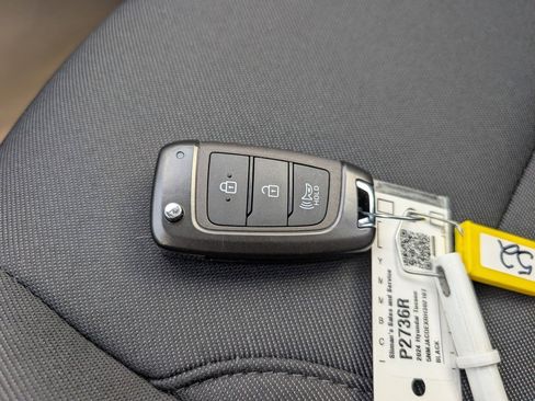 Used 2024 Hyundai Tucson SE image 12