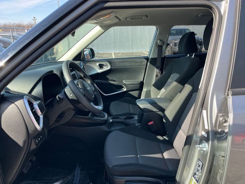 Used 2025 Kia Soul LX w/ LX Technology Package image 24