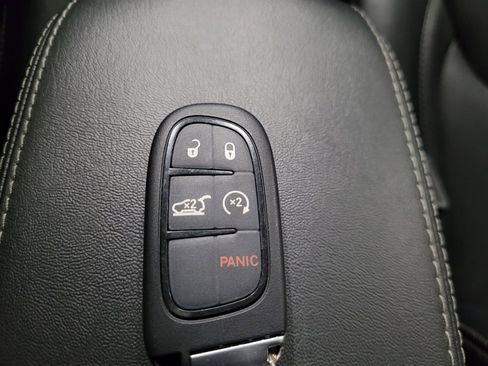 Used 2022 Jeep Cherokee Latitude Lux w/ Mopar Interior Package AWD/4WD image 32