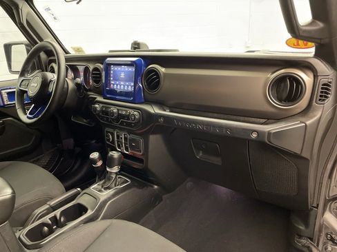 Used 2018 Jeep Wrangler Unlimited Sport S image 25