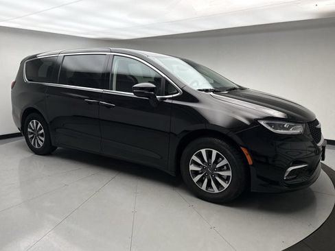 Used 2024 Chrysler Pacifica Limited FWD image 7