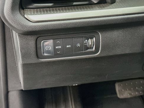 Used 2025 Chevrolet Traverse LT AWD/4WD image 17