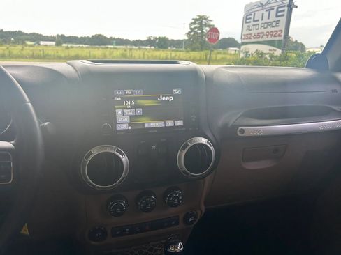 Used 2012 Jeep Wrangler Rubicon w/ PWR Convenience Group AWD/4WD image 12