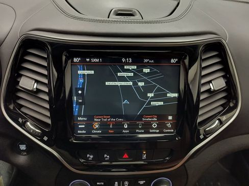 Used 2019 Jeep Cherokee Overland w/ Technology Group image 25