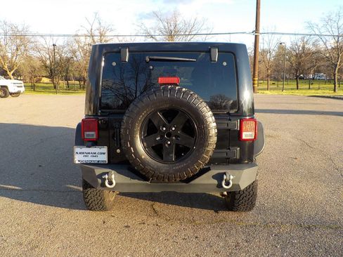 Used 2016 Jeep Wrangler Unlimited Rubicon w/ Connectivity Group image 3