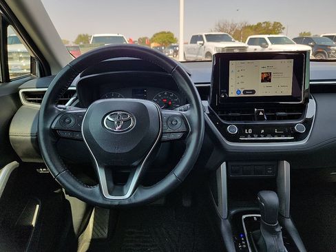 Used 2023 Toyota Corolla Cross LE FWD image 6