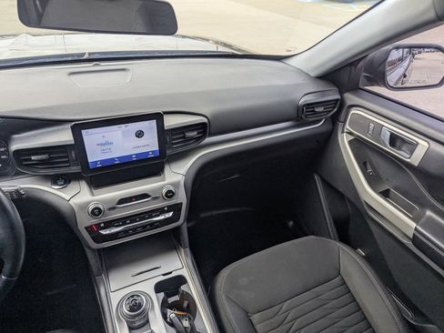 Used 2021 Ford Explorer XLT image 33
