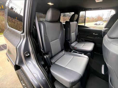 Used 2025 Lexus GX 550 w/ Accessory Package (2T) image 35