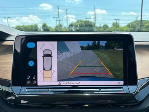 Used 2025 Volkswagen Atlas SE FWD image 19