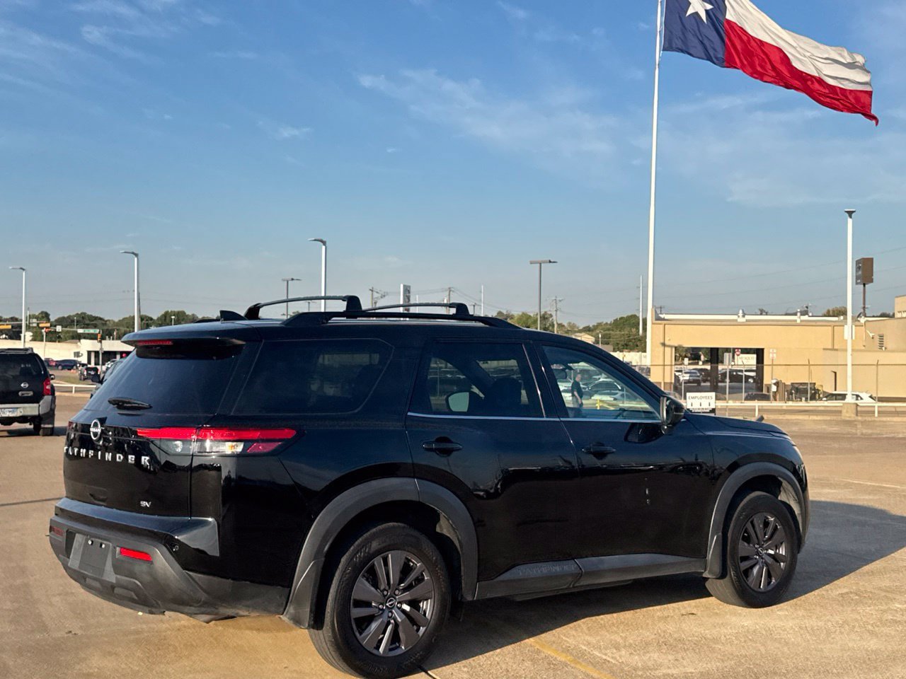Certified 2024 Nissan Pathfinder SV FWD image 25