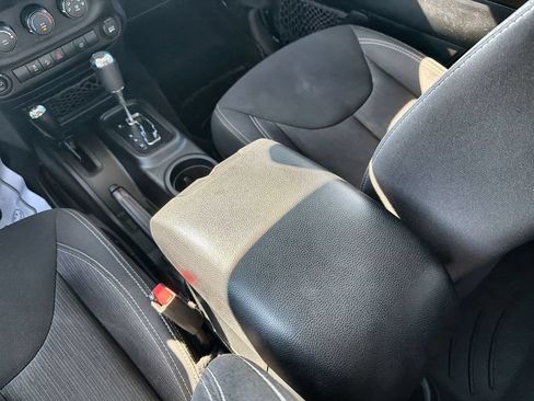 Used 2017 Jeep Wrangler Unlimited Sahara AWD/4WD image 20