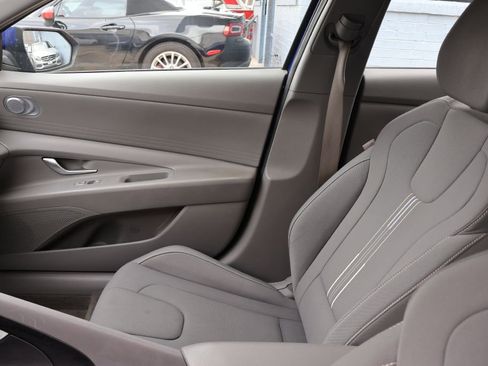 Used 2023 Hyundai Elantra SEL w/ Preferred Accessory Package FWD image 34
