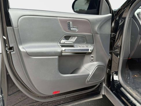 Used 2023 Mercedes-Benz EQB 250+ image 38