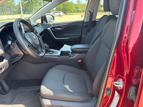 Used 2025 Toyota RAV4 XLE AWD/4WD image 12