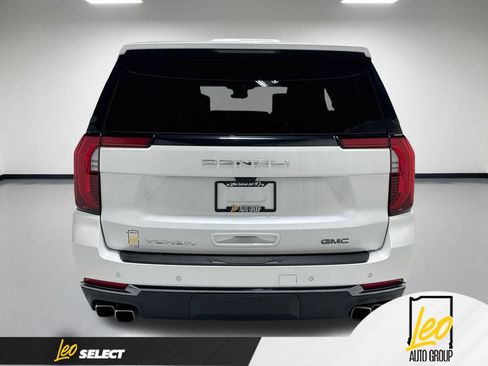Used 2025 GMC Yukon Denali Ultimate AWD/4WD image 9