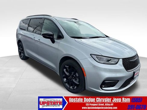 New 2026 Chrysler Pacifica Limited w/ S Appearance Package image 1
