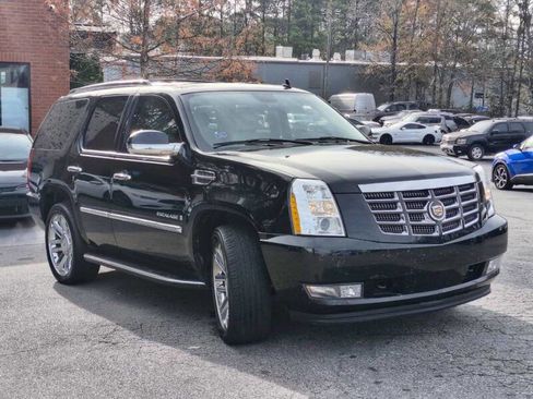 Used 2007 Cadillac Escalade AWD w/ Information Package image 3