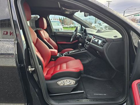 Used 2024 Porsche Macan GTS w/ Premium Plus Package image 41