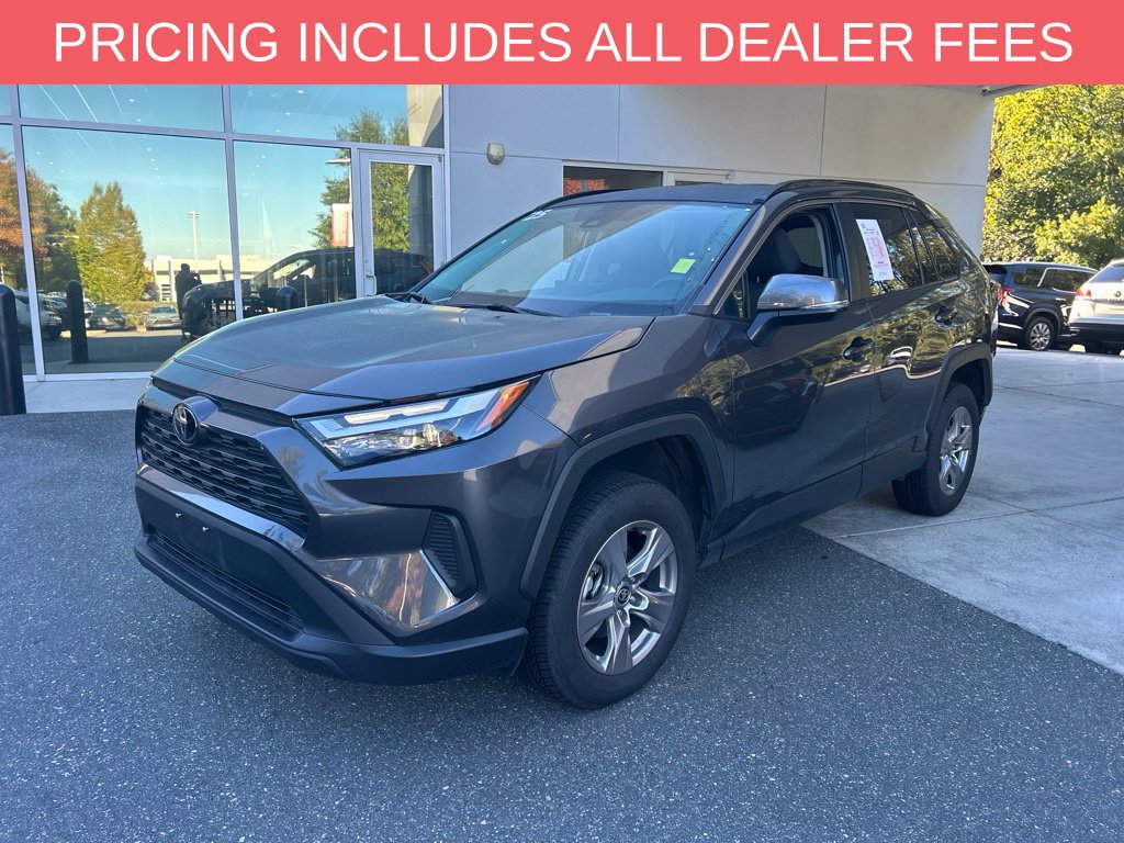 Used 2025 Toyota RAV4 XLE AWD/4WD image 3