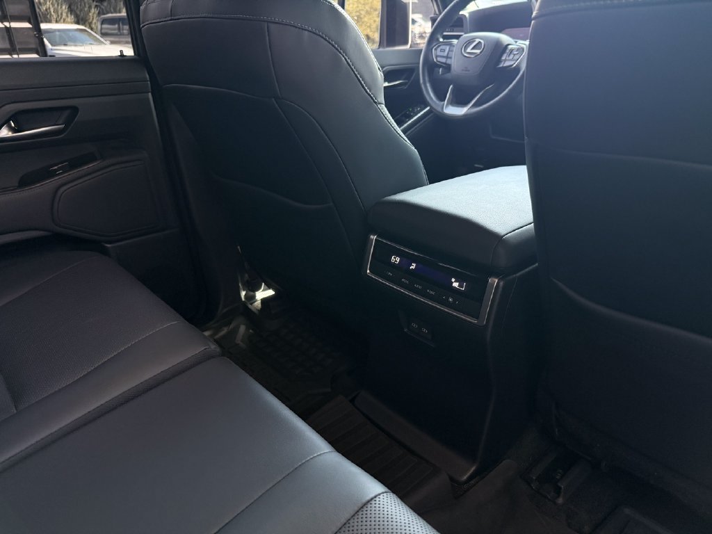 Used 2024 Lexus GX 550 w/ Cold Area Package AWD/4WD image 44