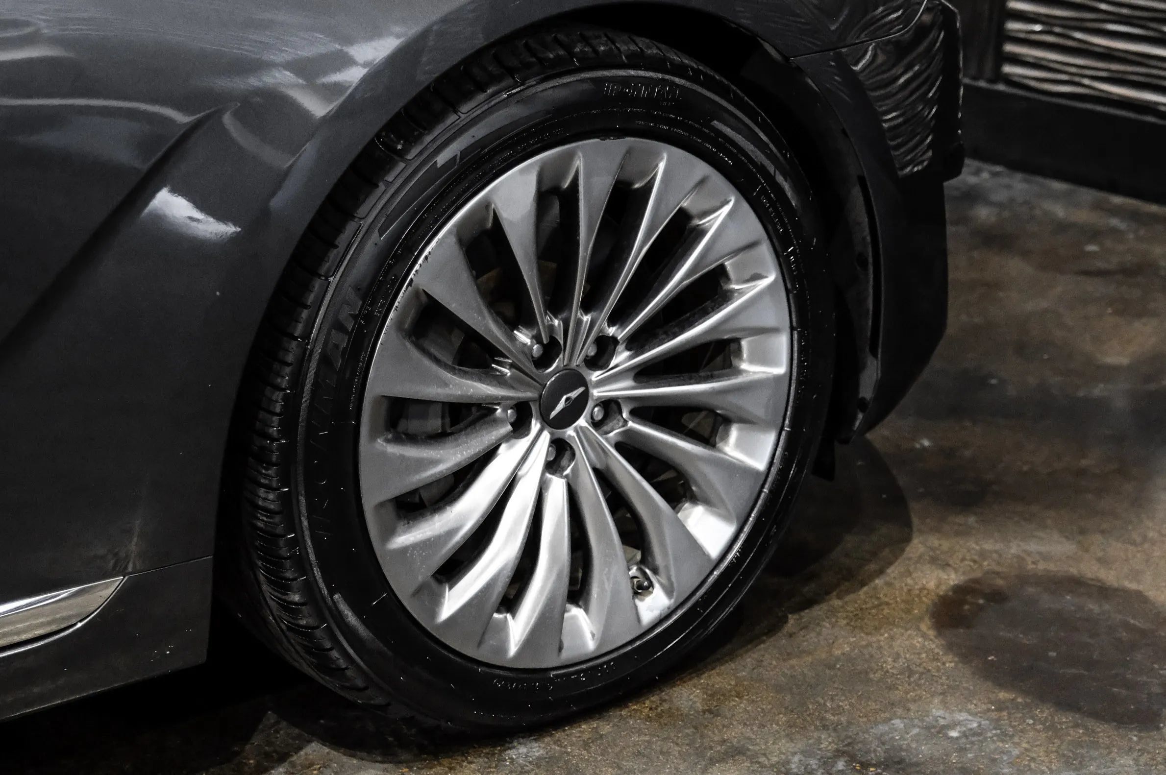 Used 2018 Genesis G90 3.3T Premium AWD/4WD image 59
