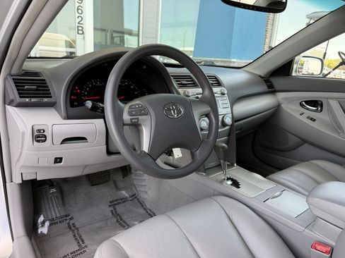 Used 2010 Toyota Camry LE FWD image 14