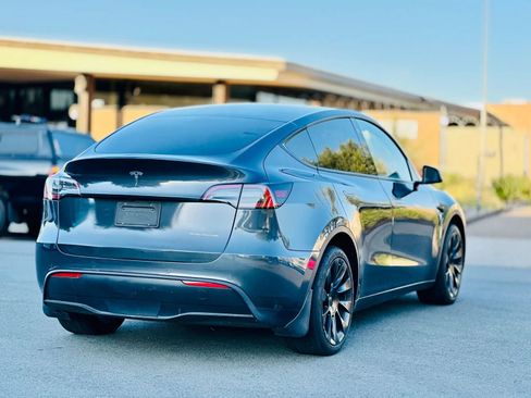 Used 2022 Tesla Model Y Long Range AWD/4WD image 5