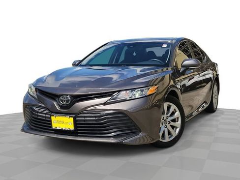 Used 2018 Toyota Camry LE w/ Convenience Package image 1