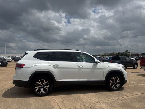 Used 2024 Volkswagen Atlas SE FWD image 24