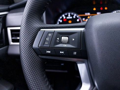 New 2025 Mitsubishi Outlander SE image 23