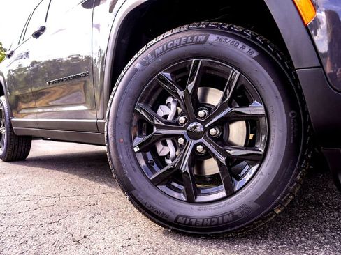 New 2025 Jeep Grand Cherokee Altitude image 3