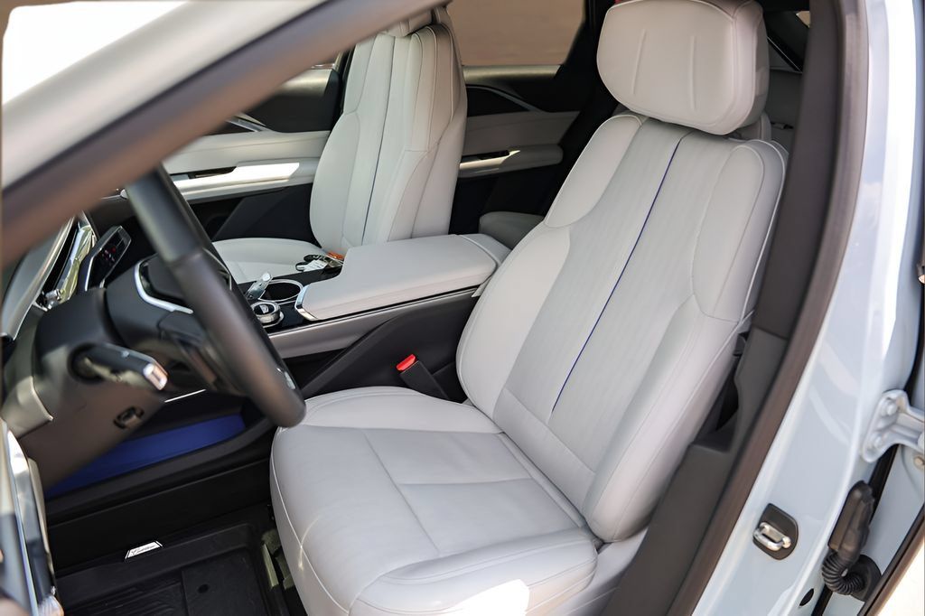 Certified 2024 Cadillac Lyriq Sport w/ LPO, Floor Liner Package AWD/4WD image 7
