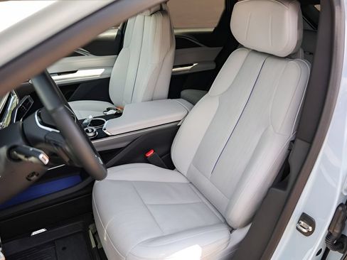 Certified 2024 Cadillac Lyriq Sport w/ LPO, Floor Liner Package AWD/4WD image 7
