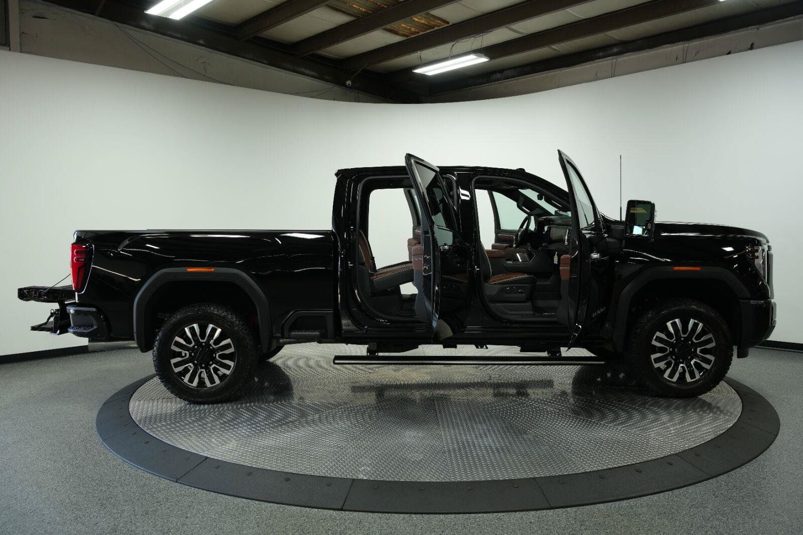 New 2026 GMC Sierra 2500 Denali Ultimate AWD/4WD image 13