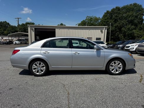 Used 2010 Toyota Avalon XLS FWD image 8