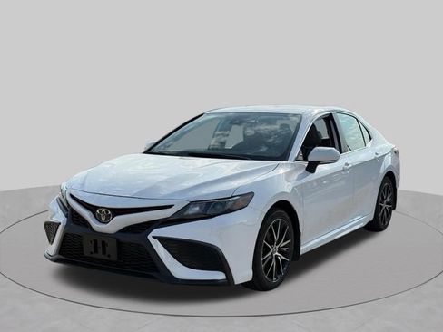 Used 2024 Toyota Camry SE FWD image 12