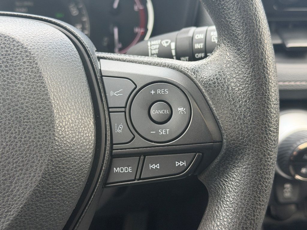 Used 2025 Toyota RAV4 XLE w/ Convenience Package AWD/4WD image 11